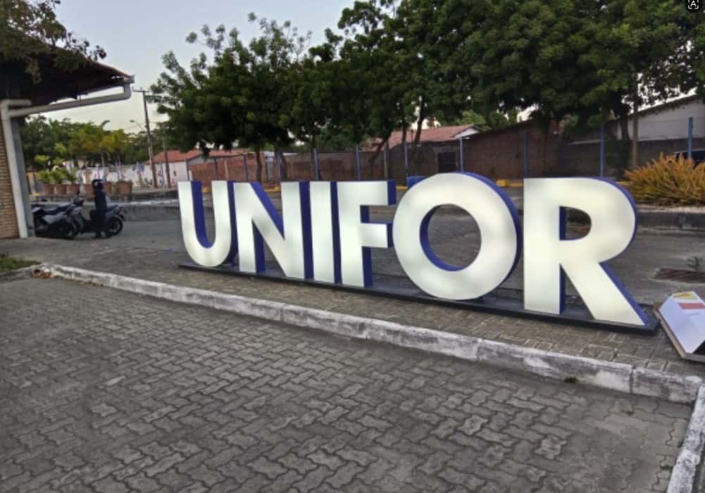 Letreiro em letra caixa iluminada da Academia Unifor