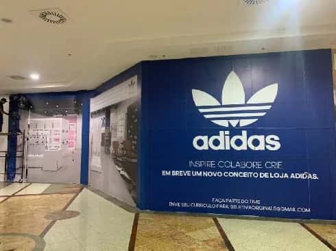 Tapume adesivado para nova loja Adidas